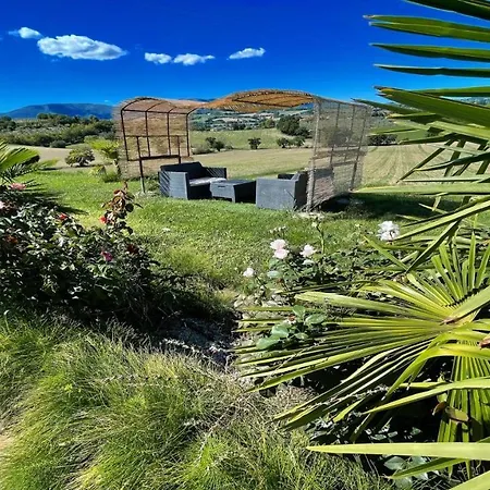 Stunning Grounds Surround Each Apt Panoramic Views All Around You شقة *