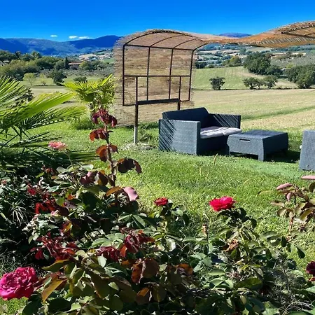 Stunning Grounds Surround Each Apt Panoramic Views All Around You 公寓 *